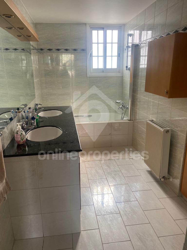 To change image, hover mouse over thumbnails below