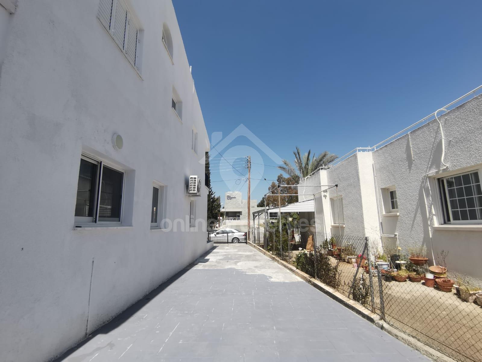 To change image, hover mouse over thumbnails below