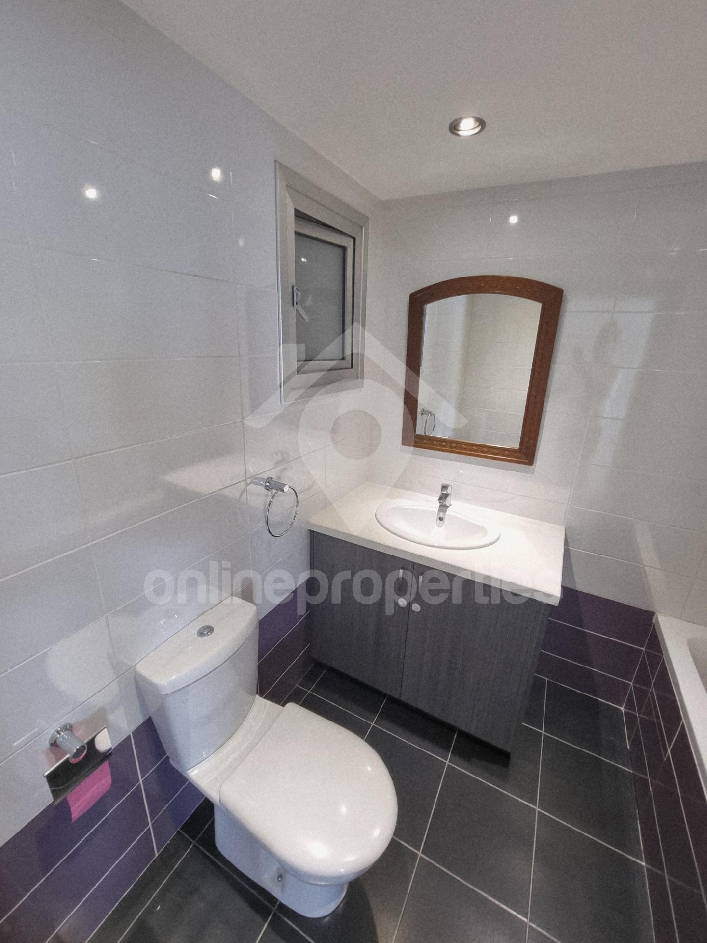 To change image, hover mouse over thumbnails below