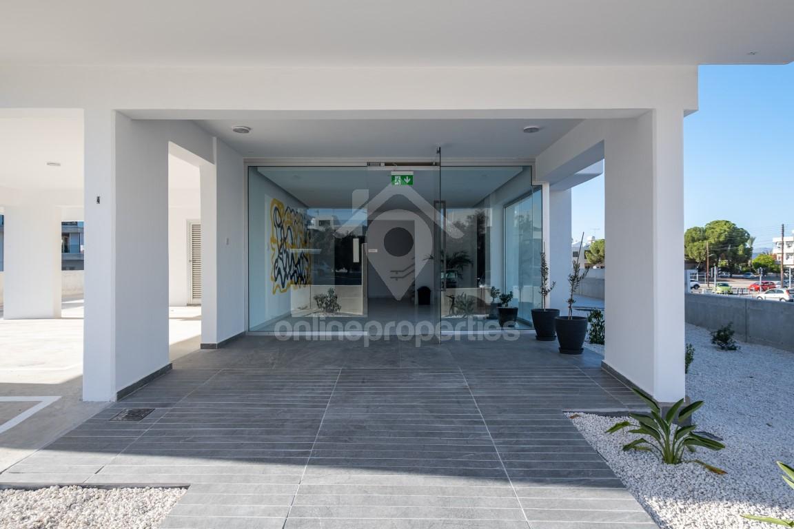 To change image, hover mouse over thumbnails below