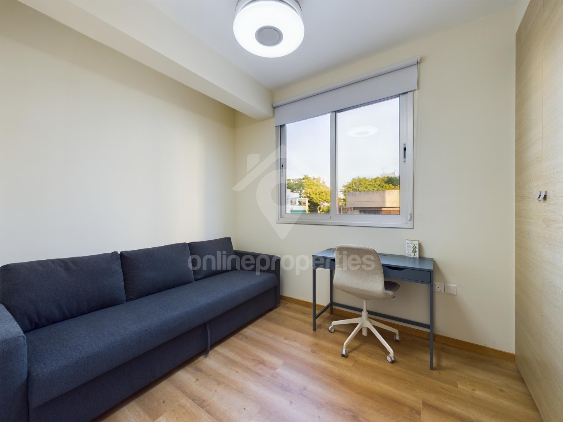 To change image, hover mouse over thumbnails below