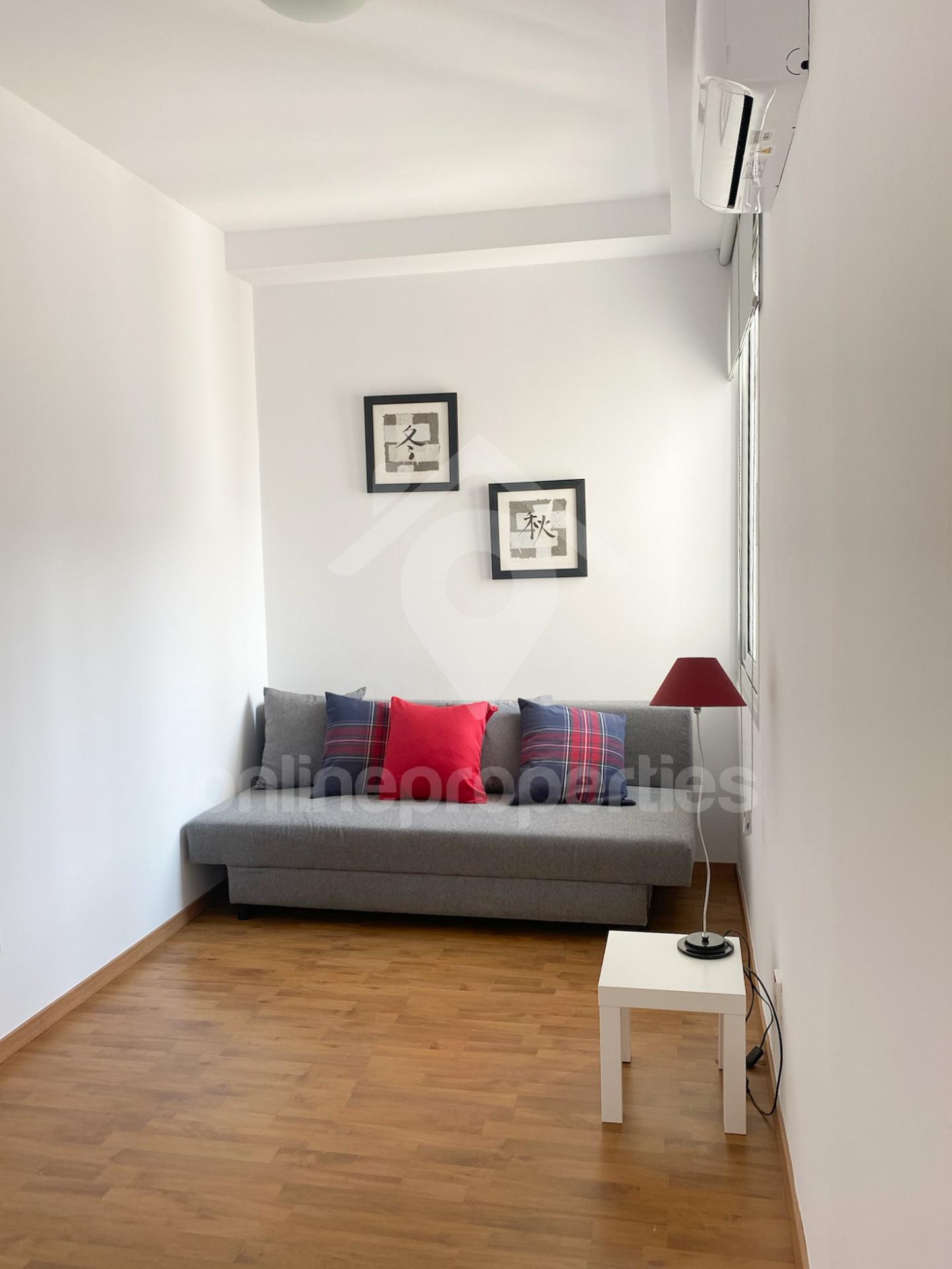 To change image, hover mouse over thumbnails below