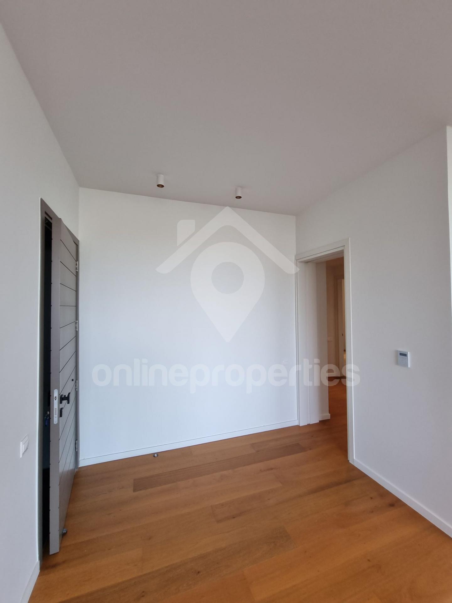 To change image, hover mouse over thumbnails below