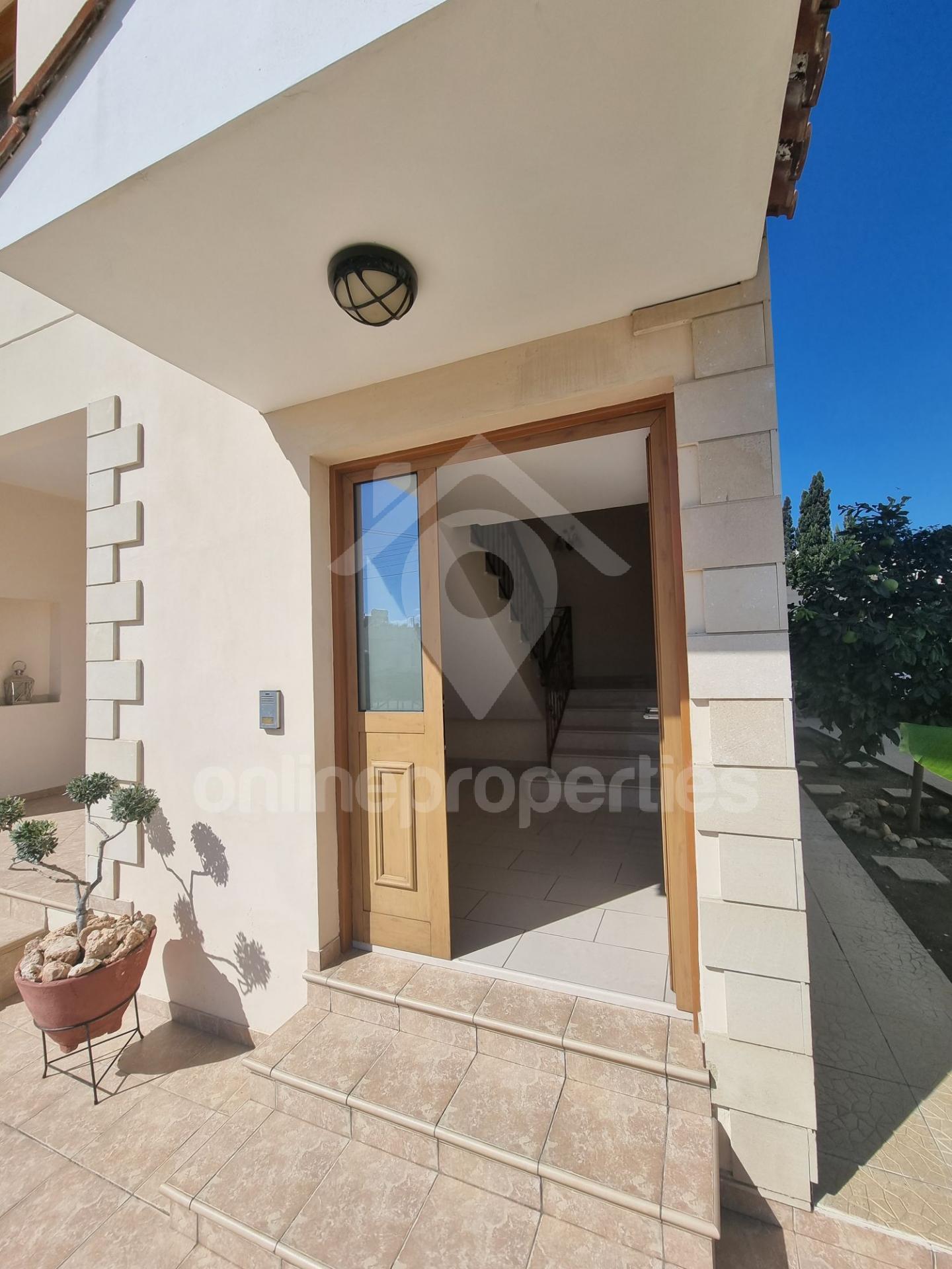 To change image, hover mouse over thumbnails below