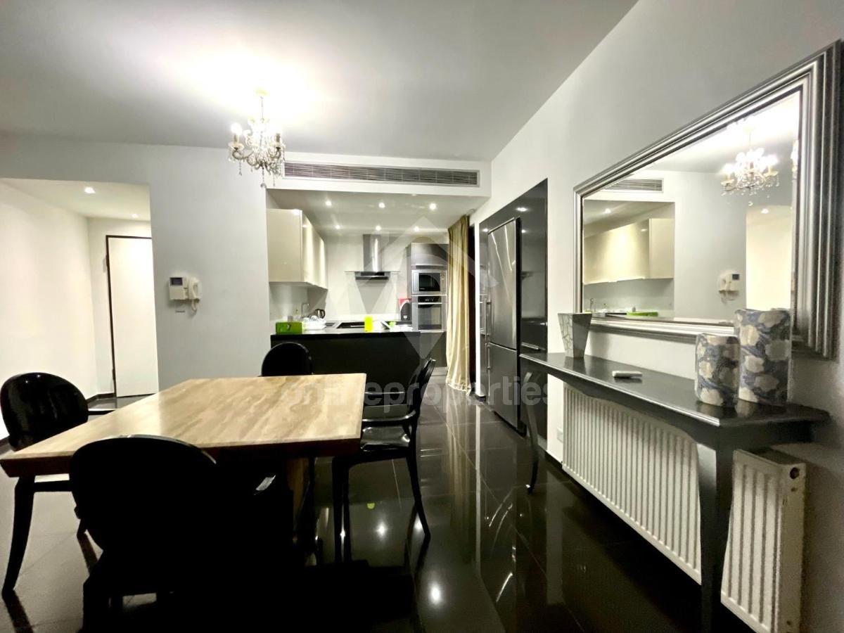 To change image, hover mouse over thumbnails below