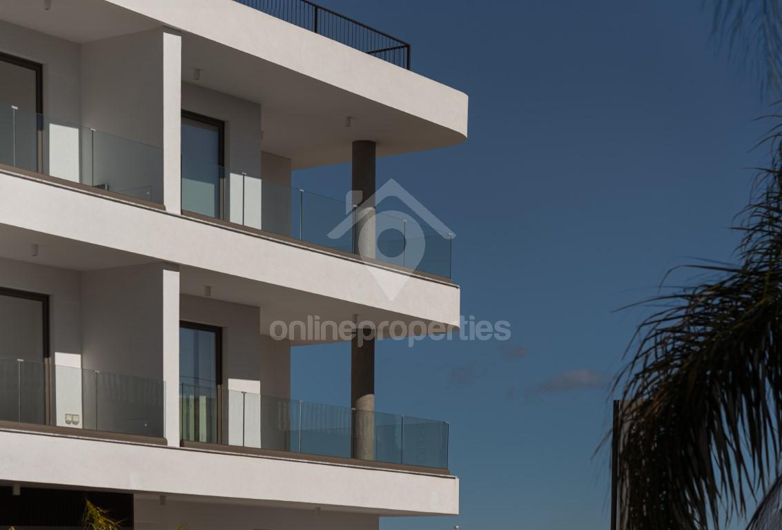 To change image, hover mouse over thumbnails below