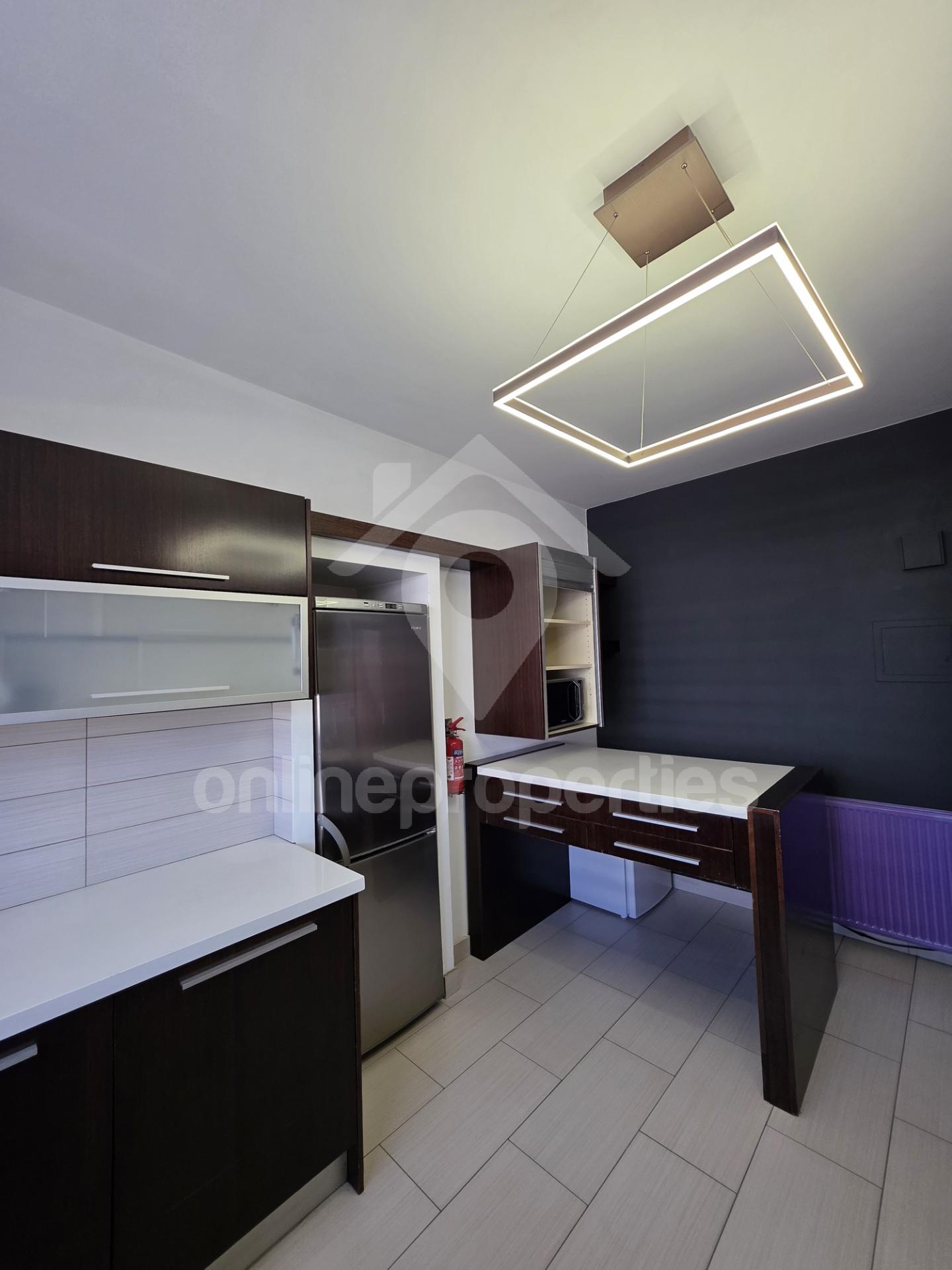 To change image, hover mouse over thumbnails below