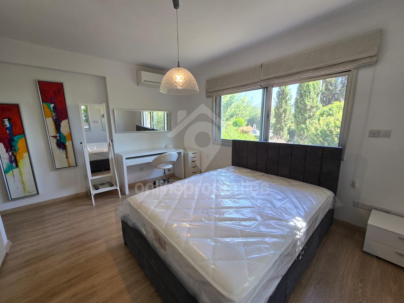 To change image, hover mouse over thumbnails below