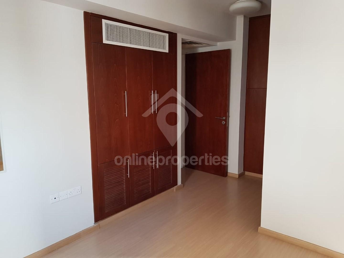 To change image, hover mouse over thumbnails below