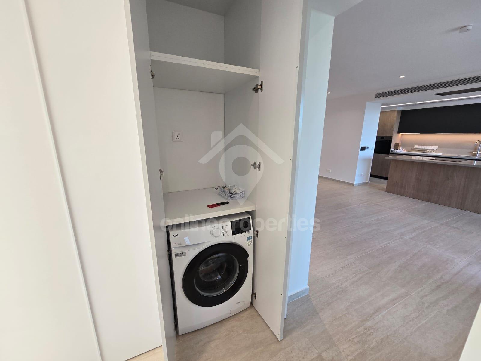 To change image, hover mouse over thumbnails below