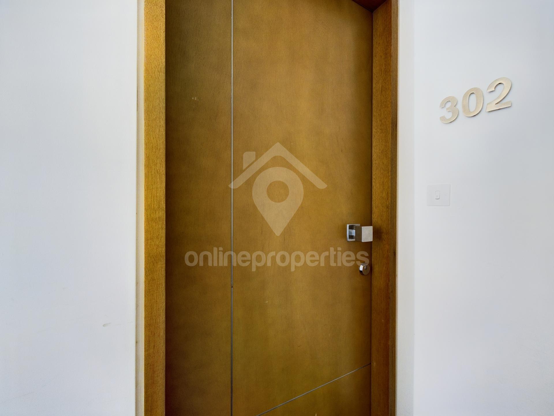 To change image, hover mouse over thumbnails below