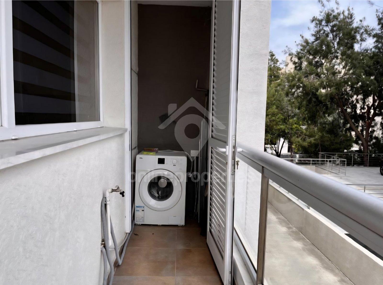 To change image, hover mouse over thumbnails below