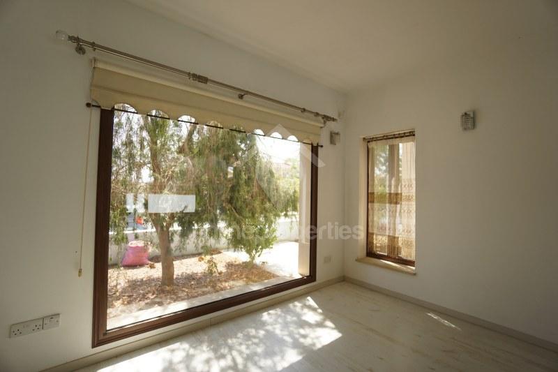 To change image, hover mouse over thumbnails below