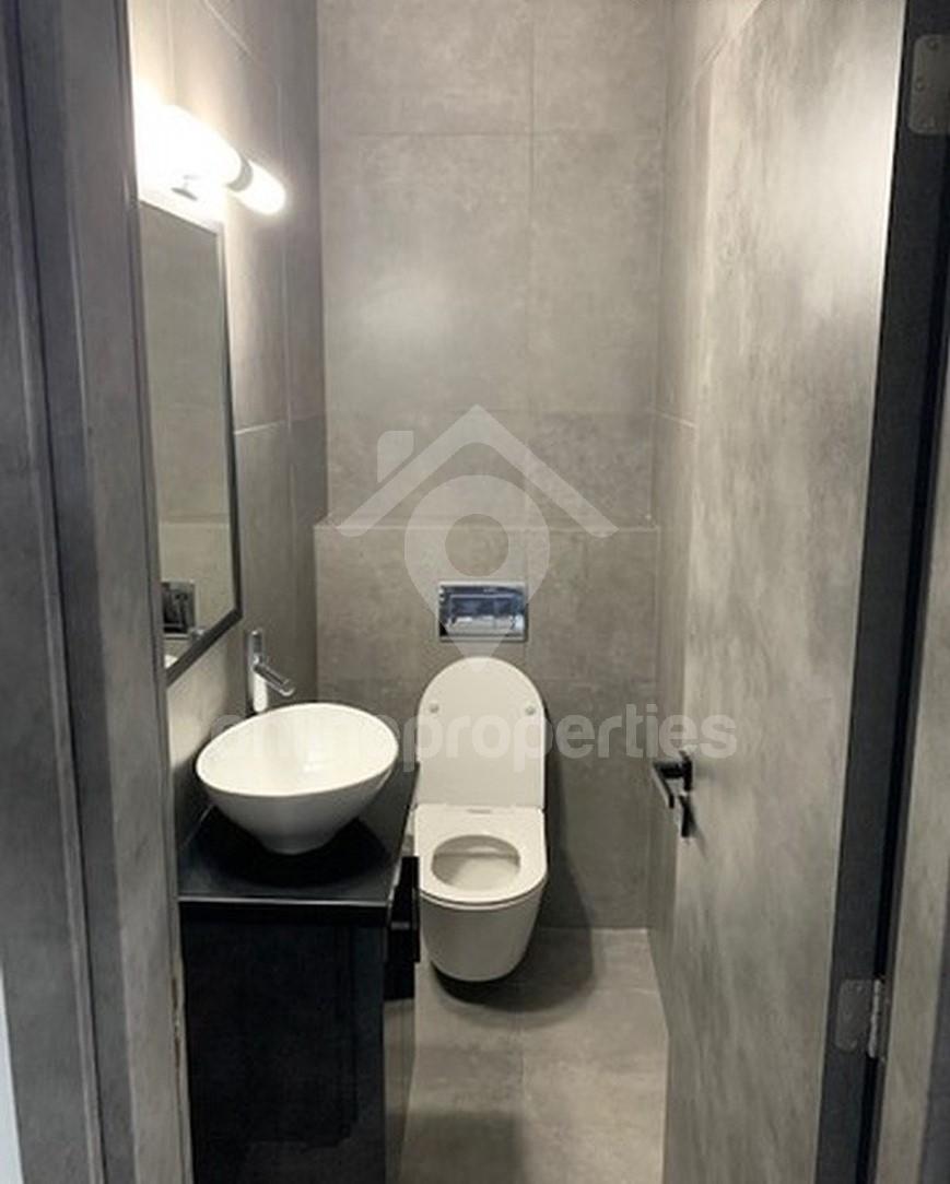 To change image, hover mouse over thumbnails below