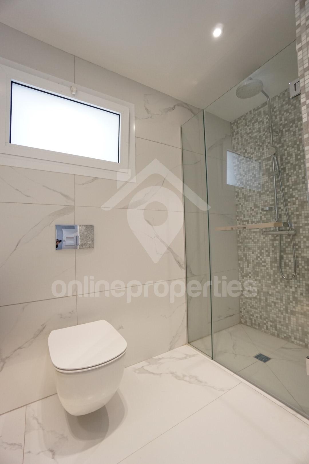 To change image, hover mouse over thumbnails below