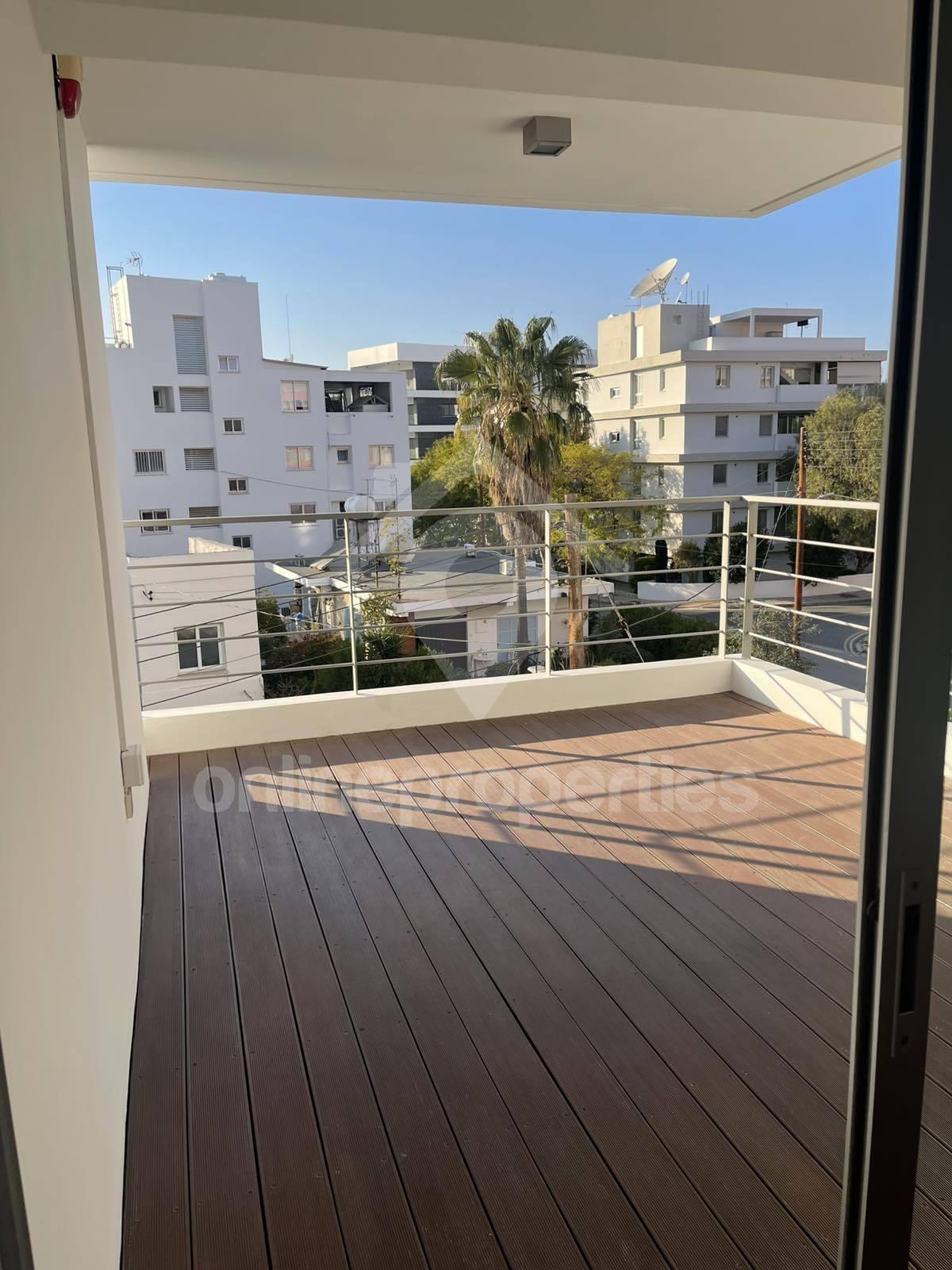 To change image, hover mouse over thumbnails below