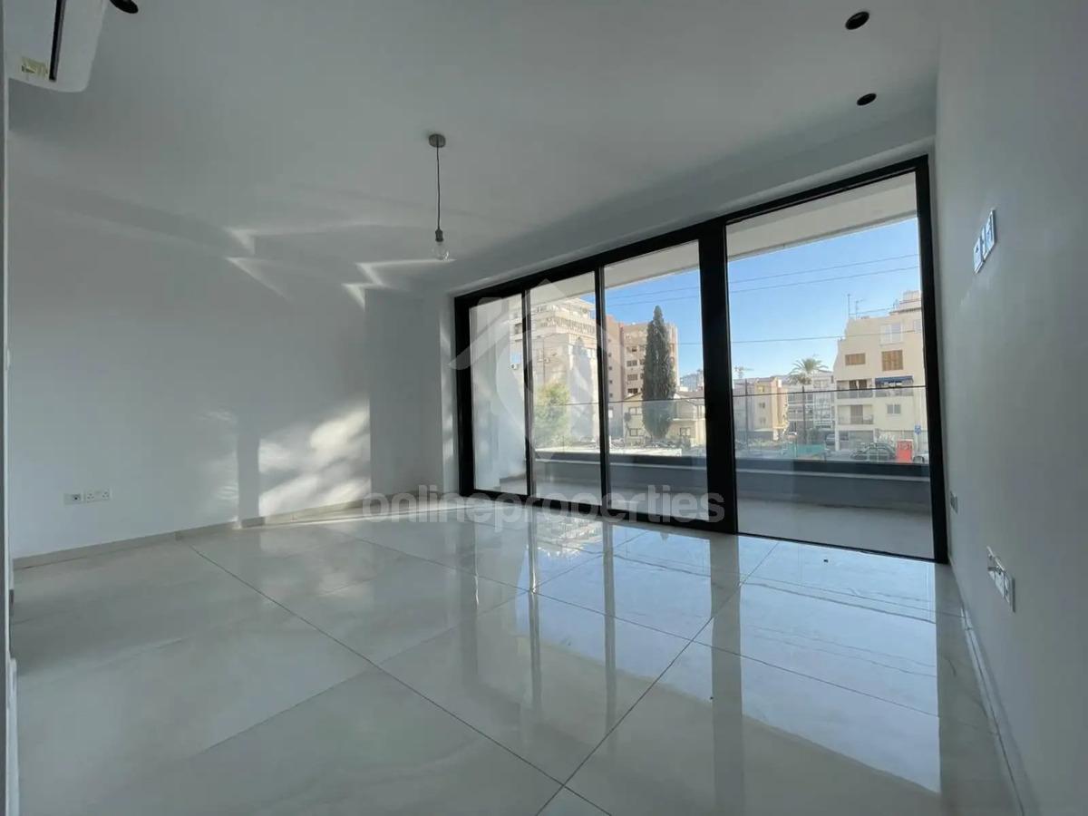 To change image, hover mouse over thumbnails below