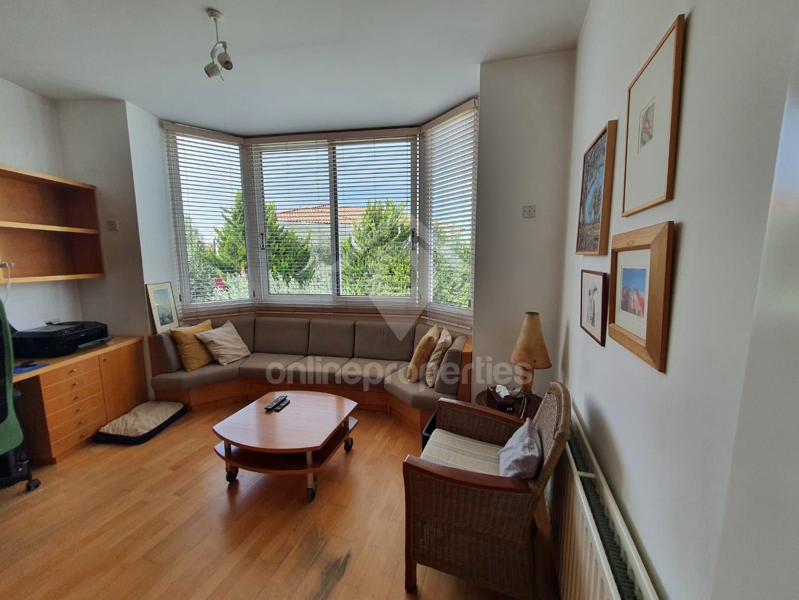 To change image, hover mouse over thumbnails below