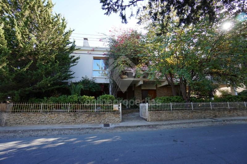 To change image, hover mouse over thumbnails below