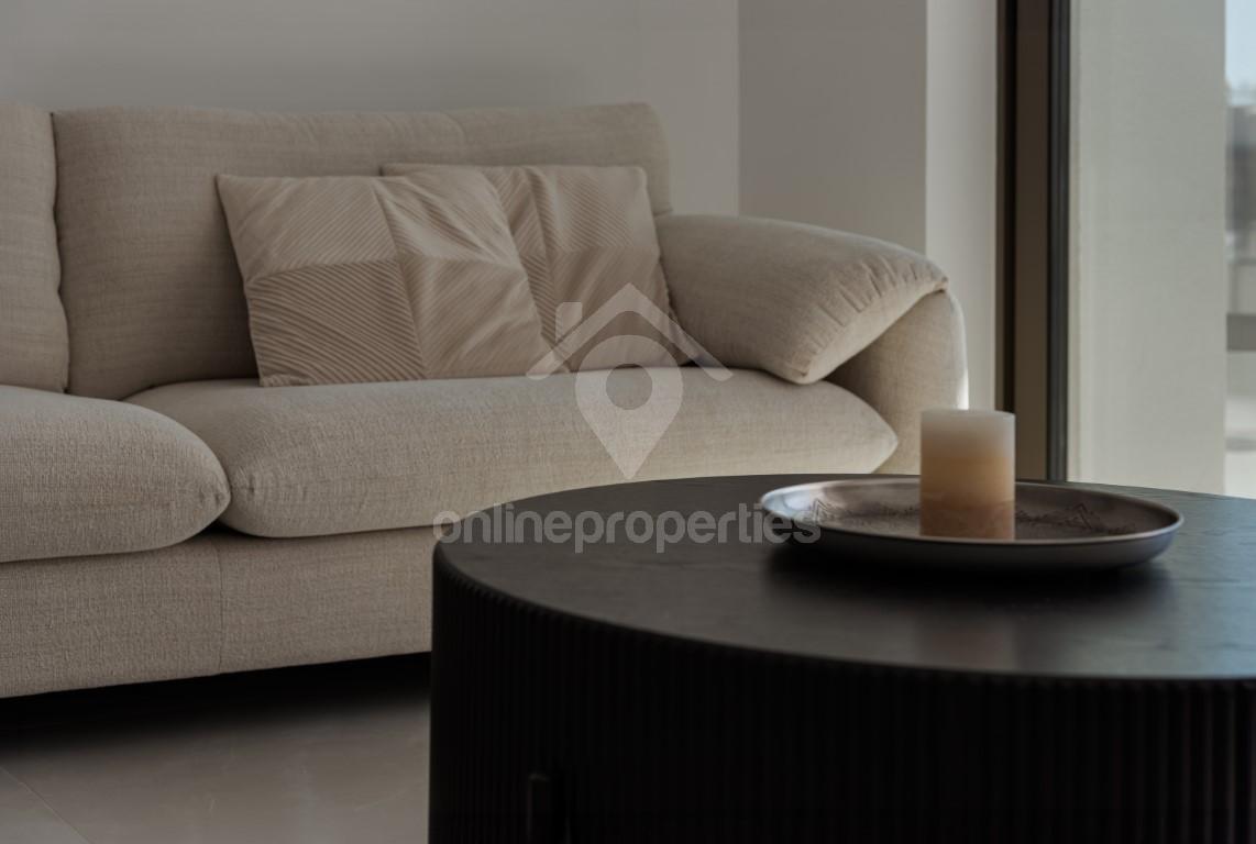 To change image, hover mouse over thumbnails below