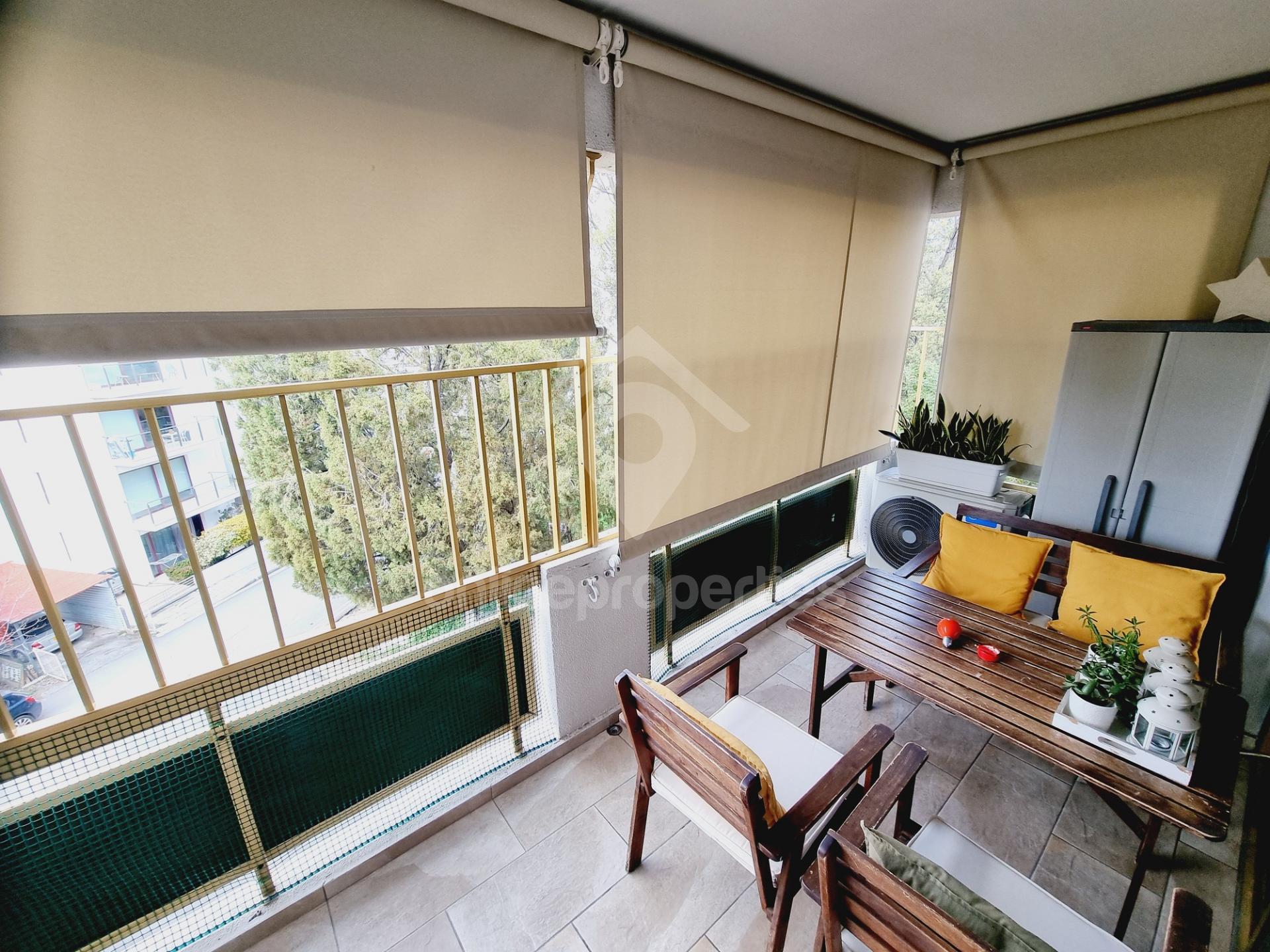 To change image, hover mouse over thumbnails below