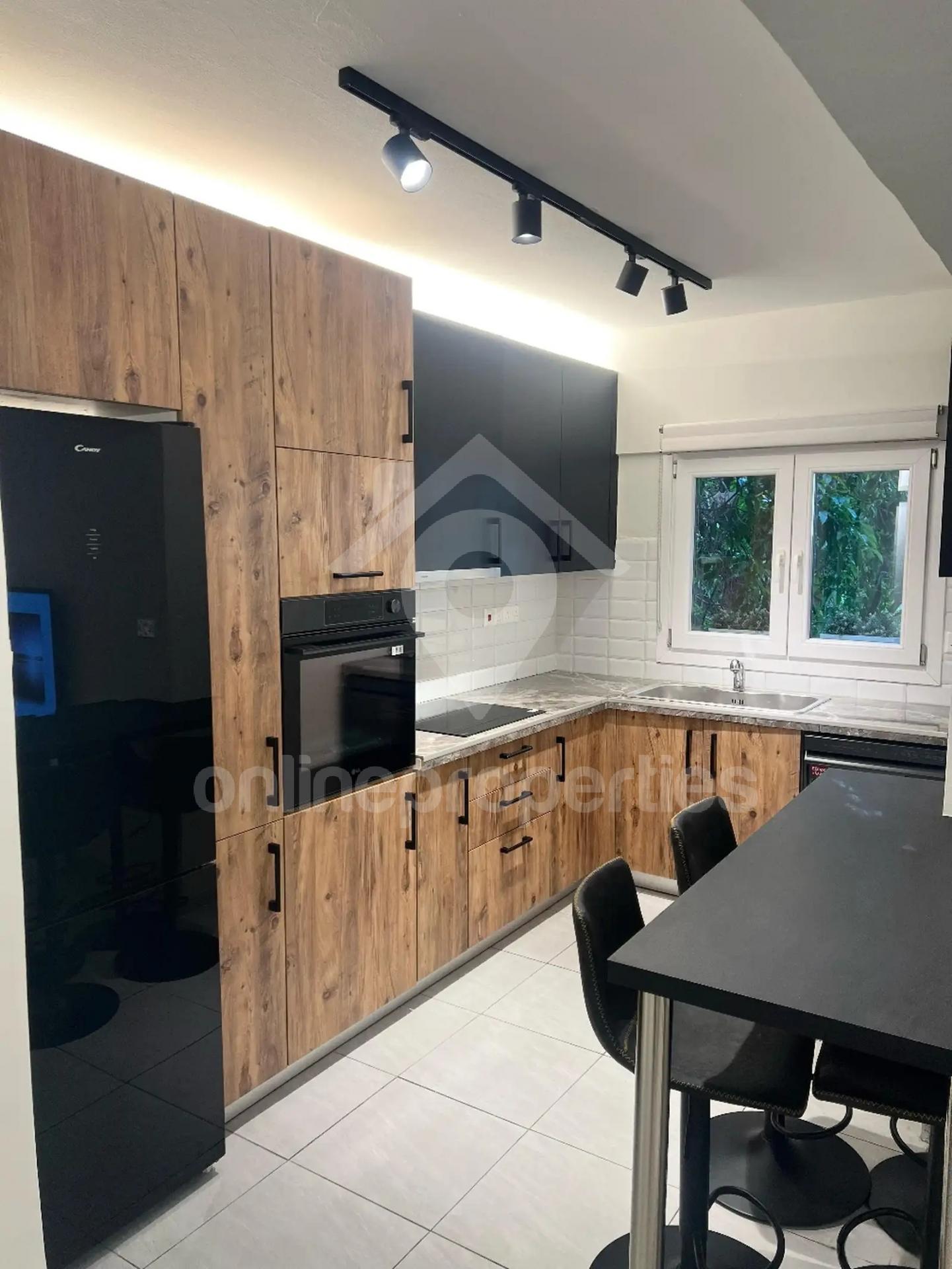 To change image, hover mouse over thumbnails below