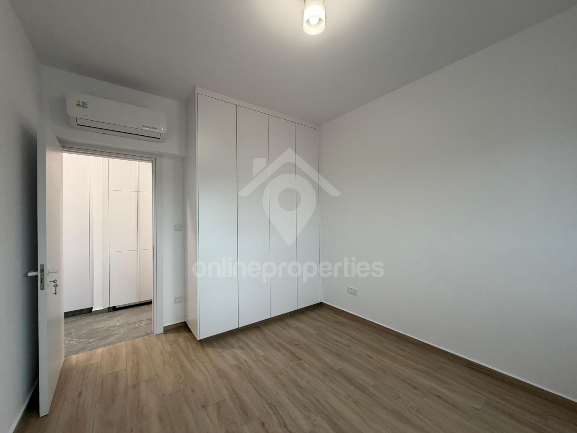 To change image, hover mouse over thumbnails below