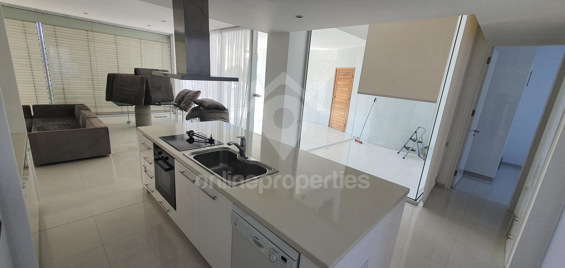 To change image, hover mouse over thumbnails below