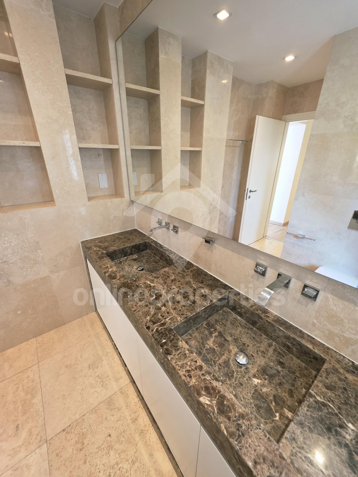 To change image, hover mouse over thumbnails below