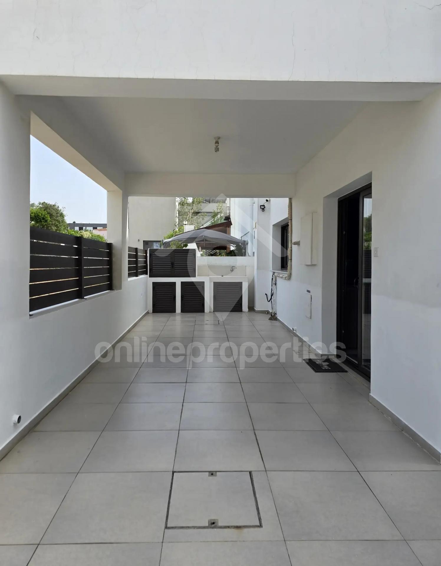 To change image, hover mouse over thumbnails below