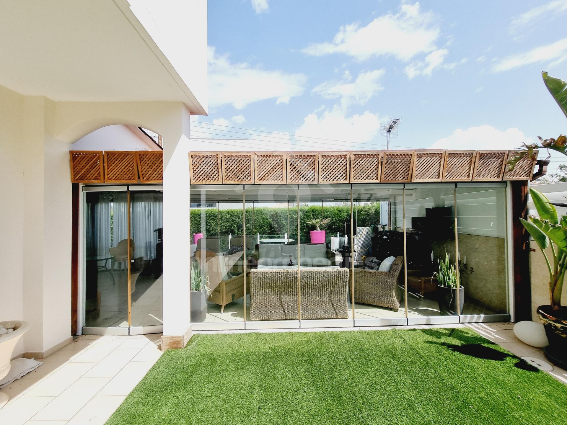 To change image, hover mouse over thumbnails below