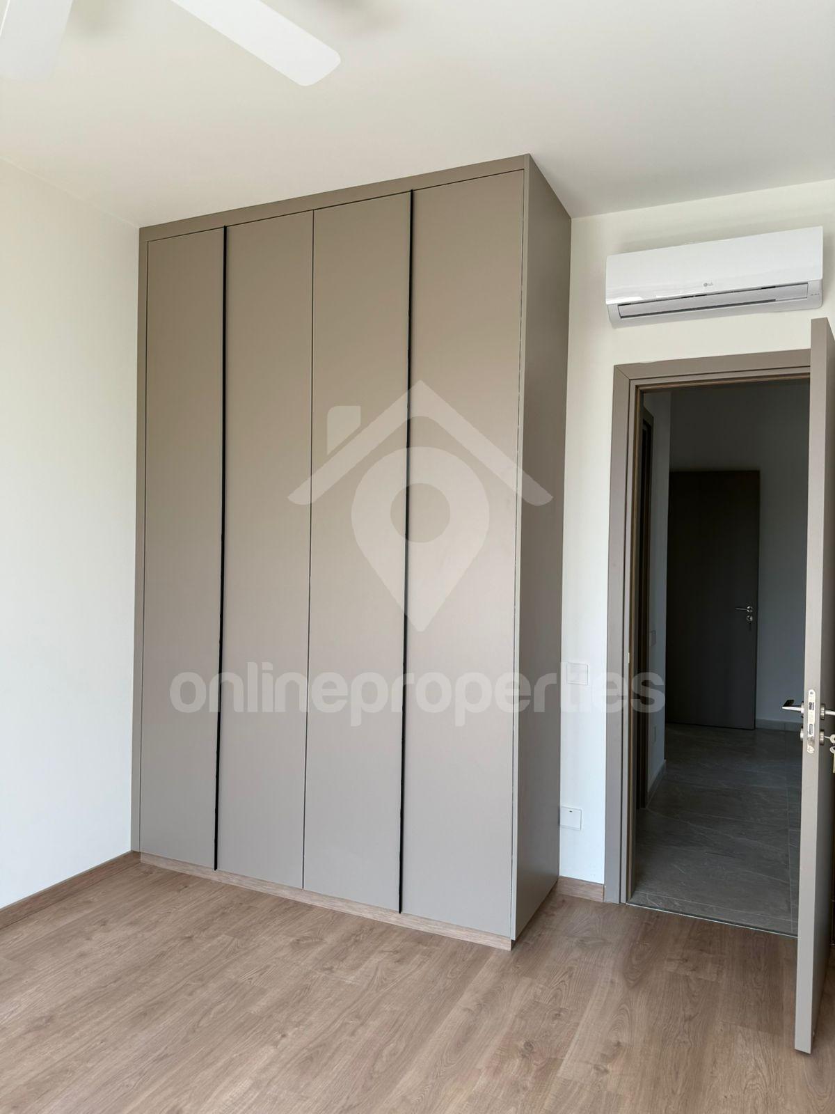 To change image, hover mouse over thumbnails below