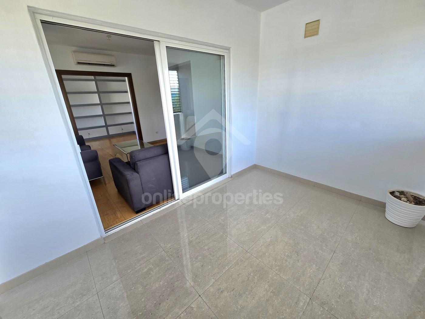 To change image, hover mouse over thumbnails below