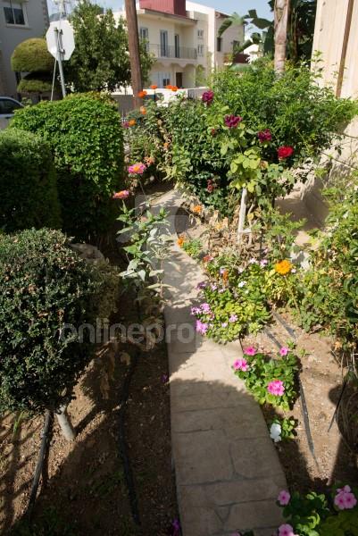 To change image, hover mouse over thumbnails below