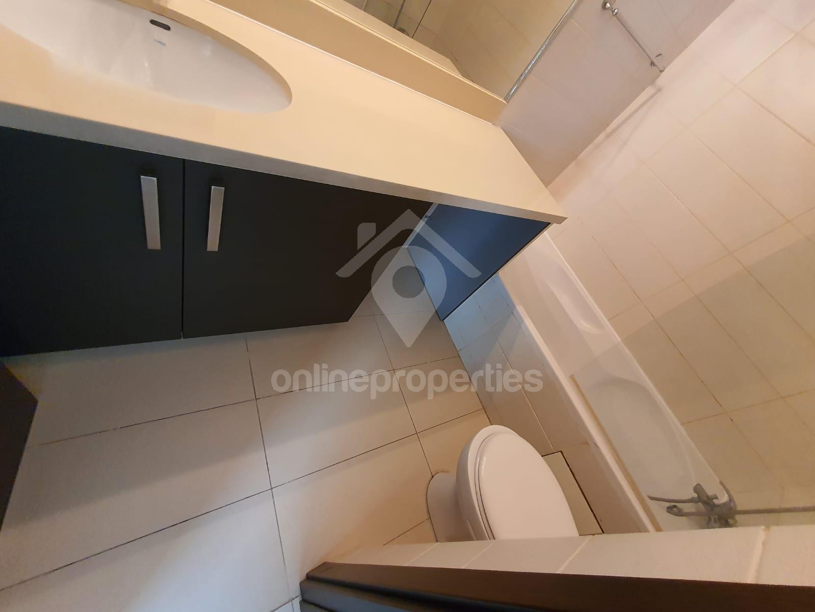 To change image, hover mouse over thumbnails below