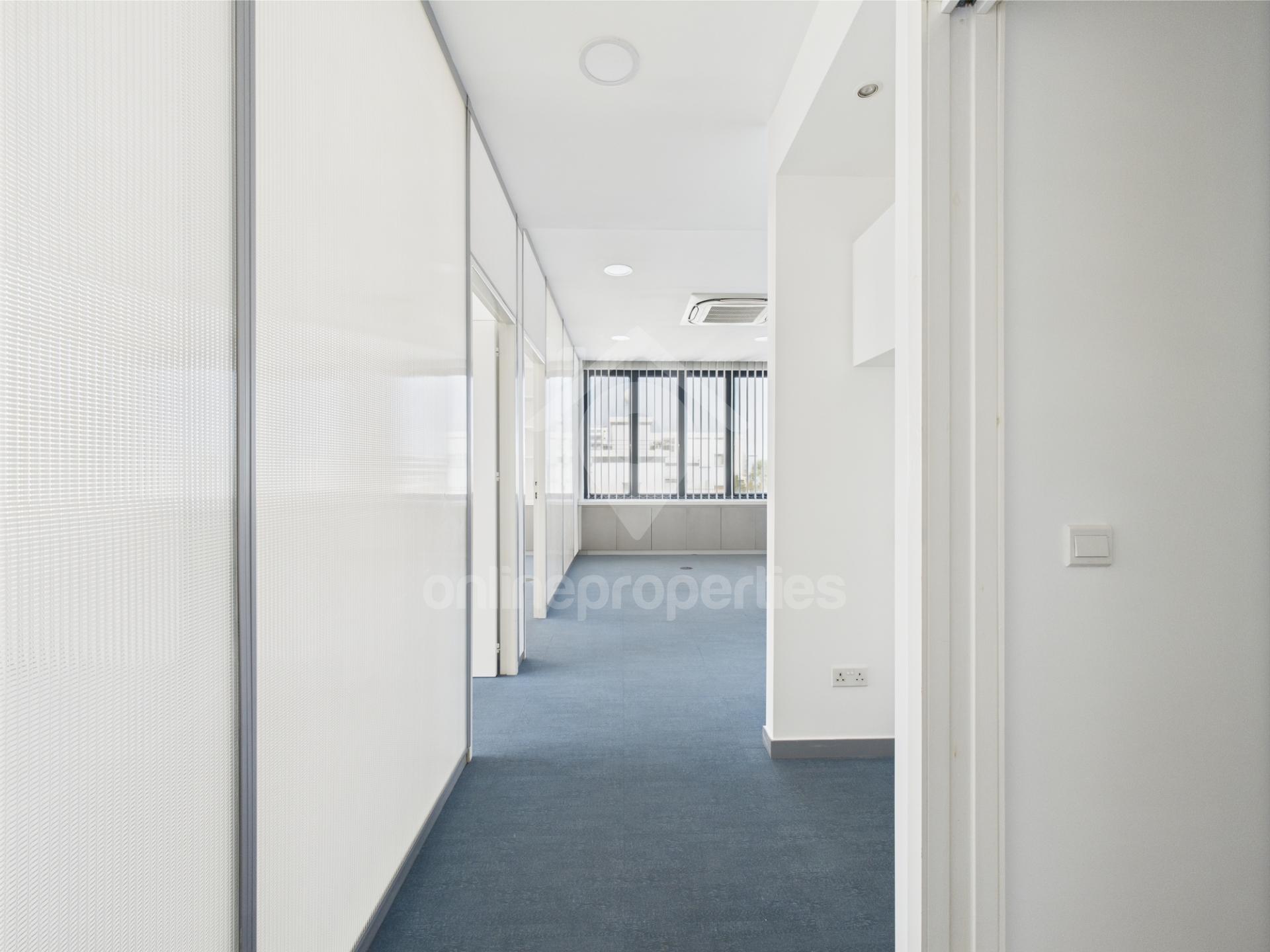 To change image, hover mouse over thumbnails below