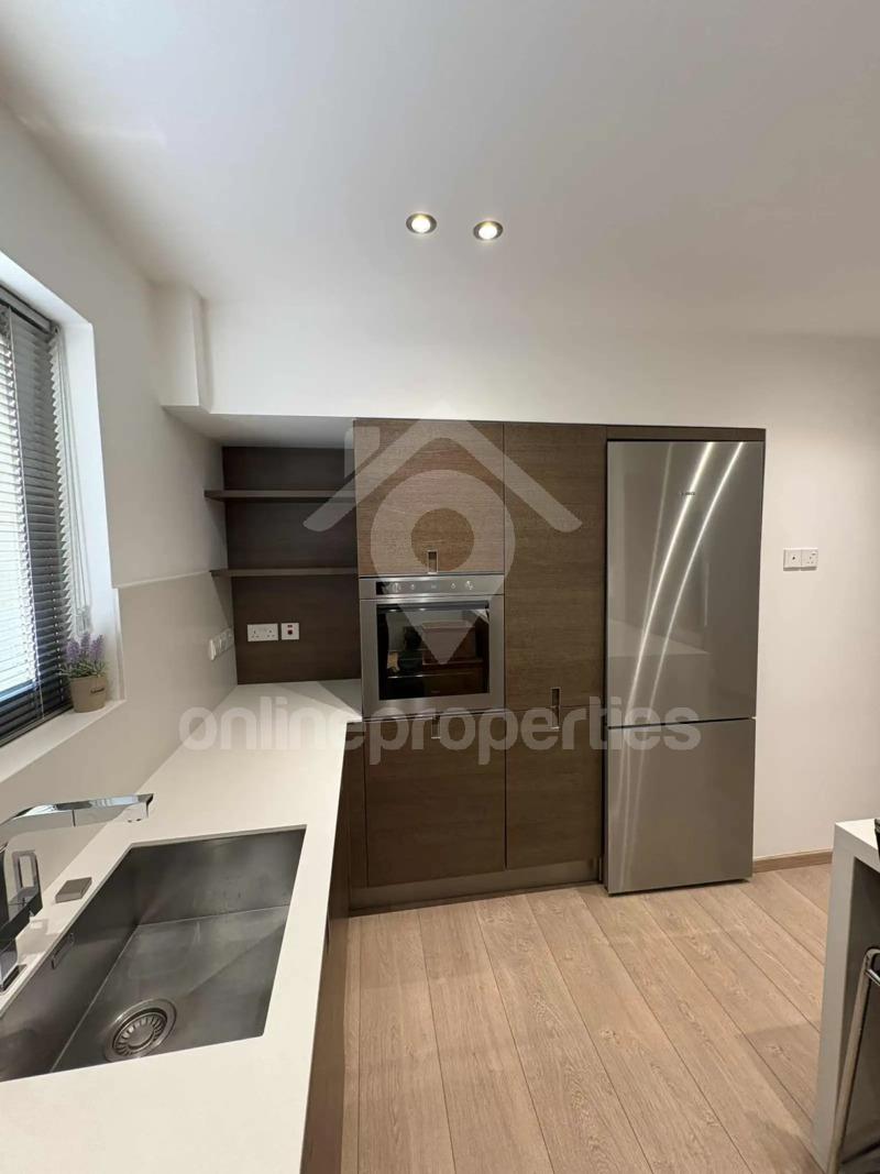 To change image, hover mouse over thumbnails below