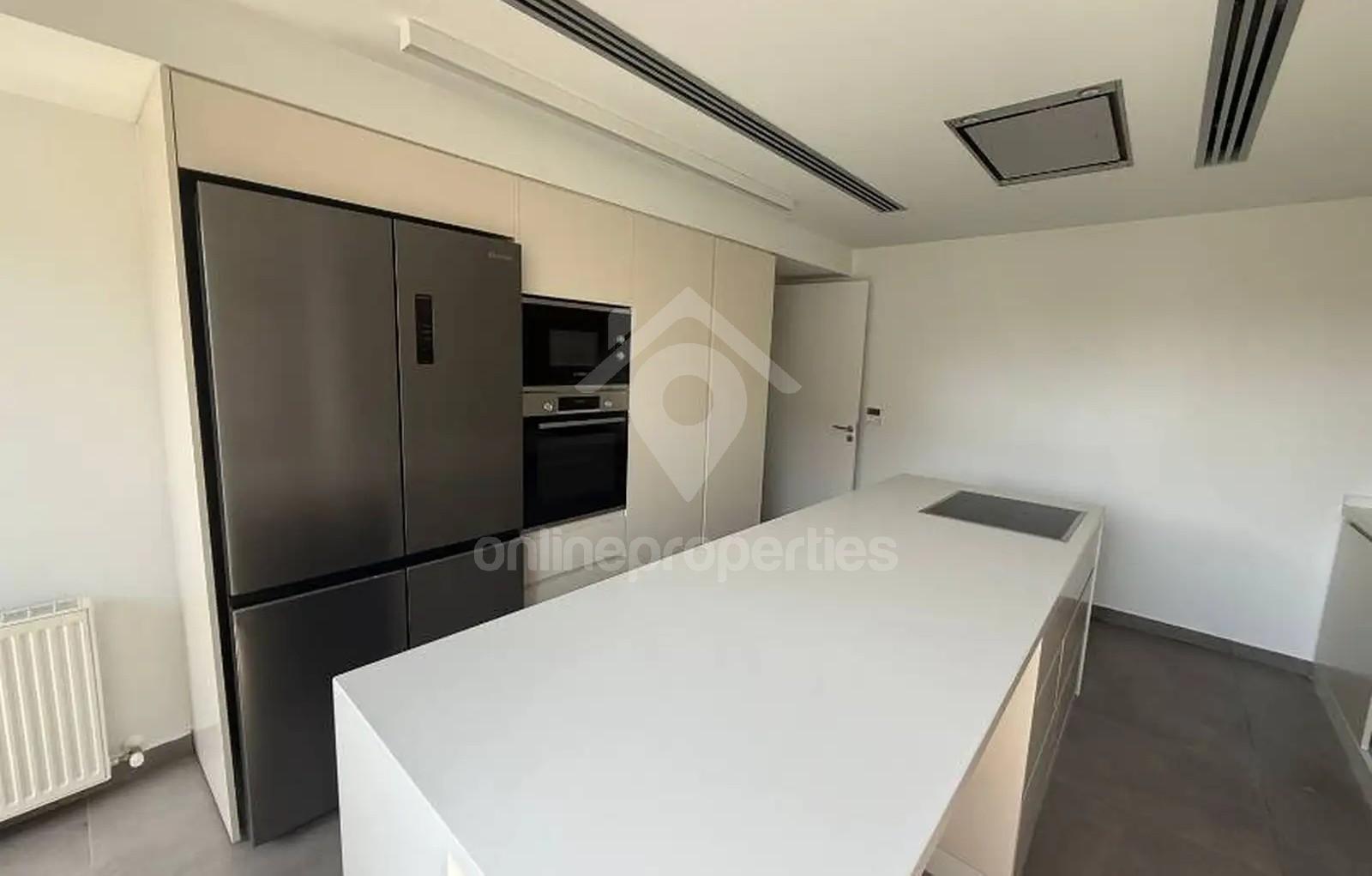 To change image, hover mouse over thumbnails below