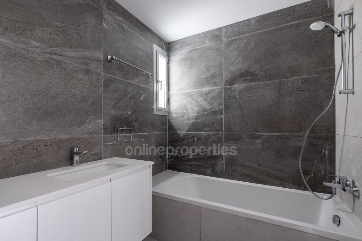 To change image, hover mouse over thumbnails below