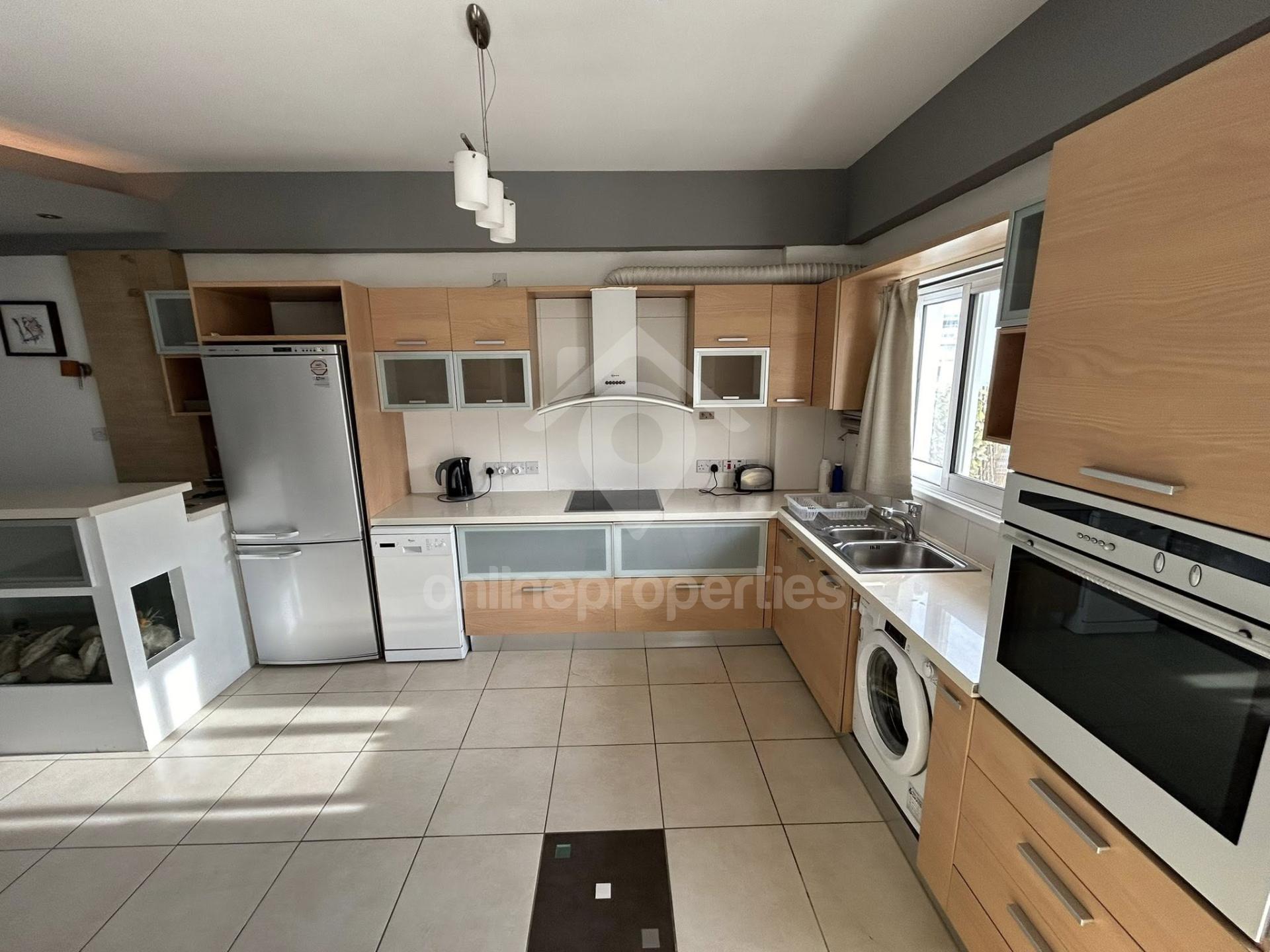 To change image, hover mouse over thumbnails below