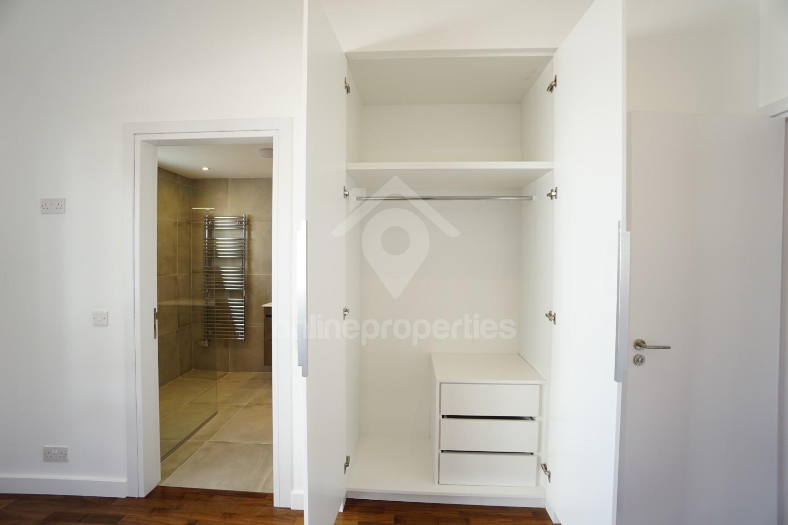 To change image, hover mouse over thumbnails below