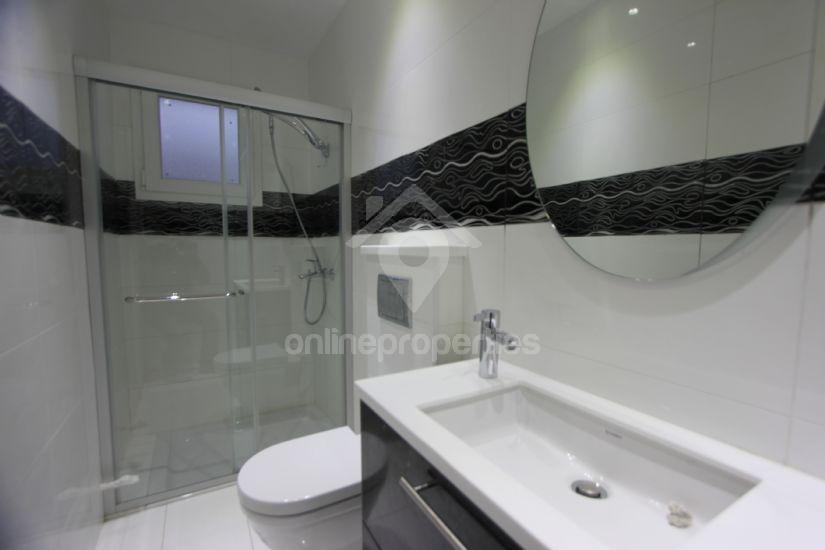 To change image, hover mouse over thumbnails below