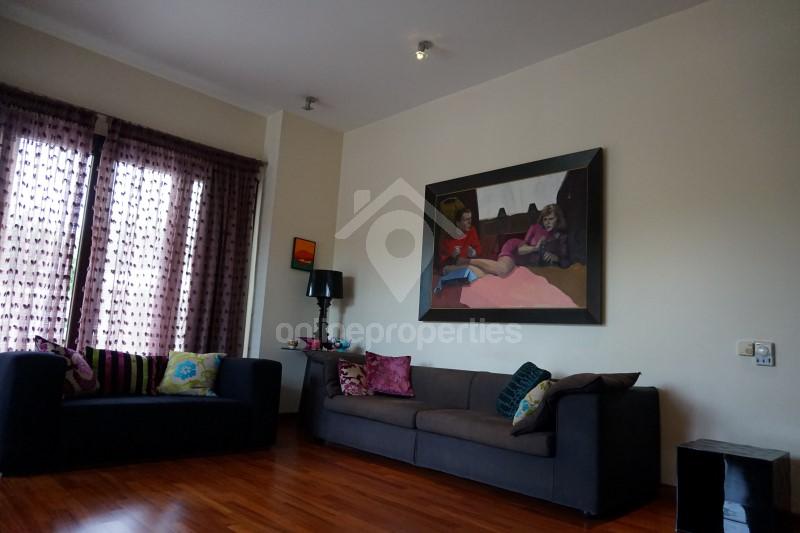 To change image, hover mouse over thumbnails below