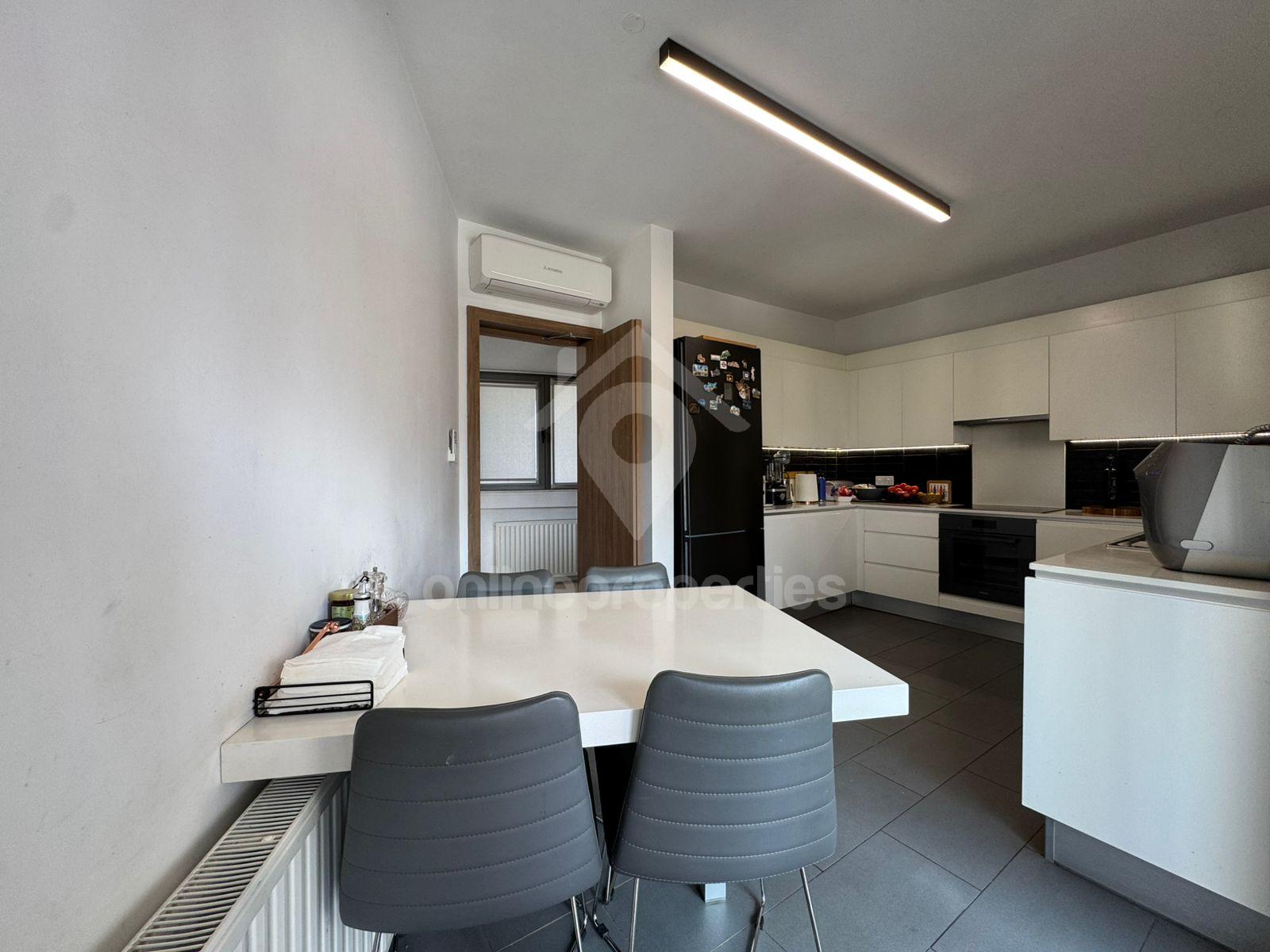 To change image, hover mouse over thumbnails below