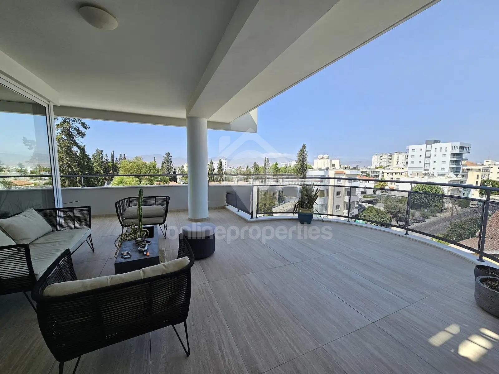 To change image, hover mouse over thumbnails below