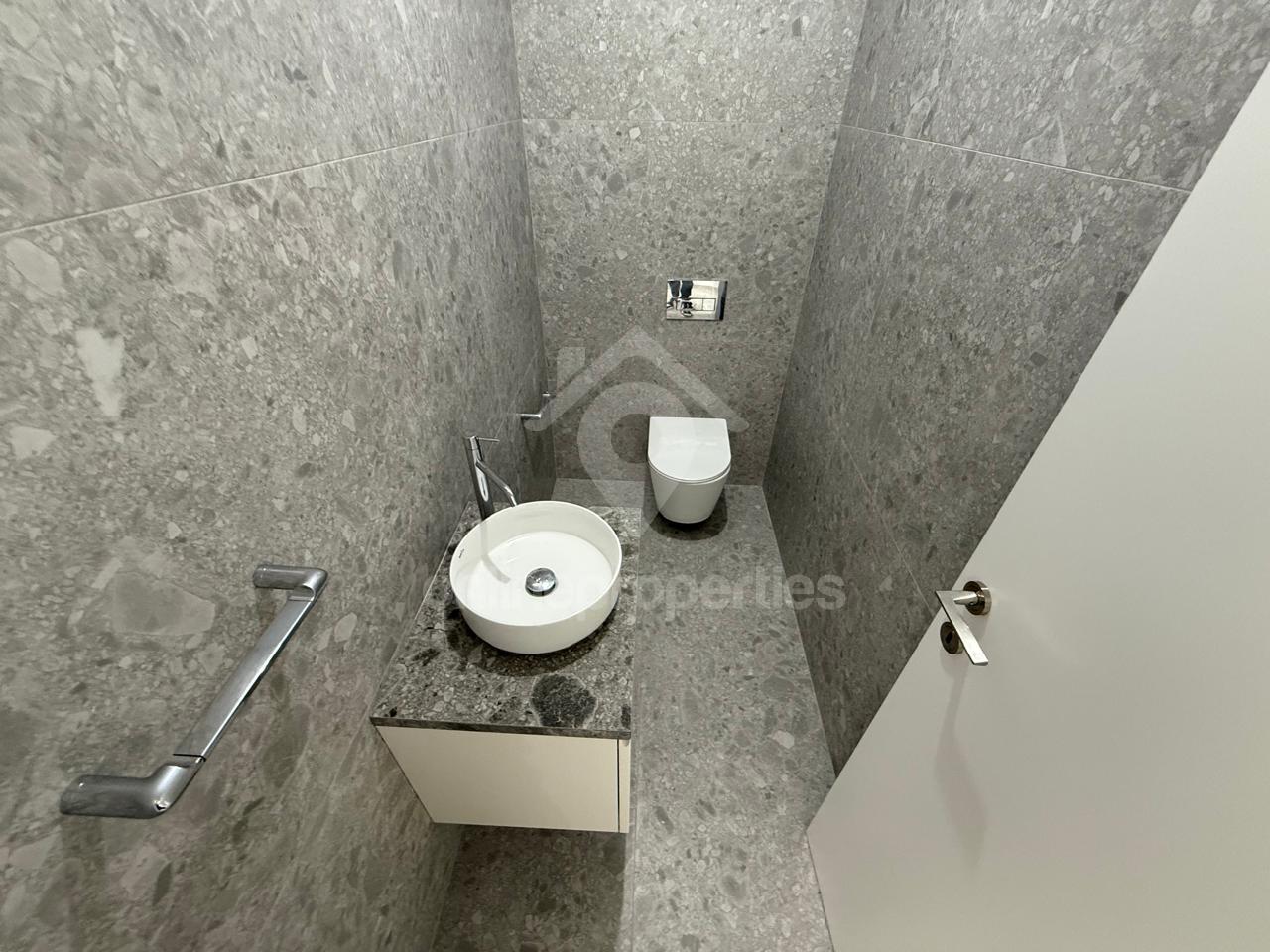 To change image, hover mouse over thumbnails below