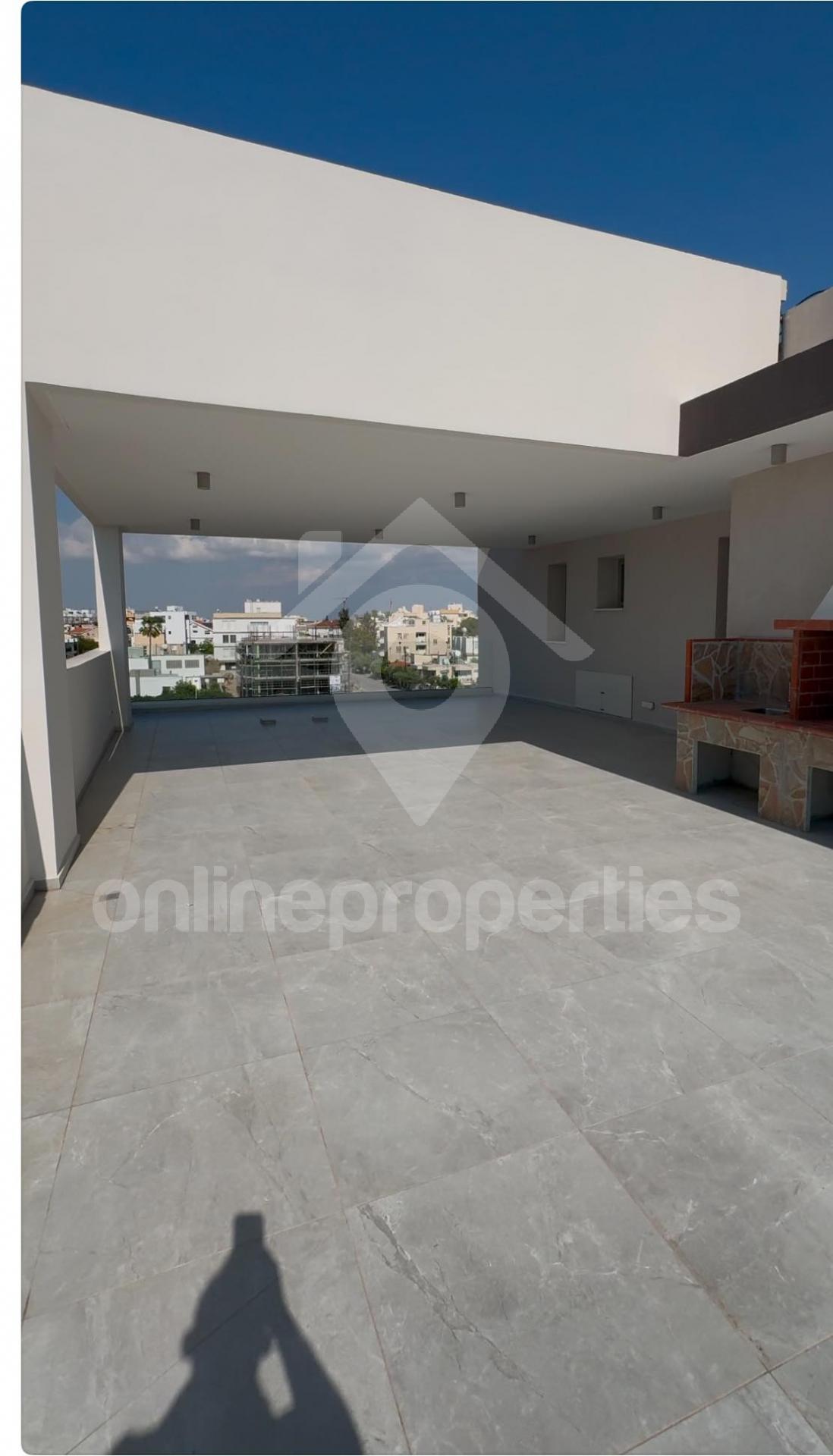 To change image, hover mouse over thumbnails below