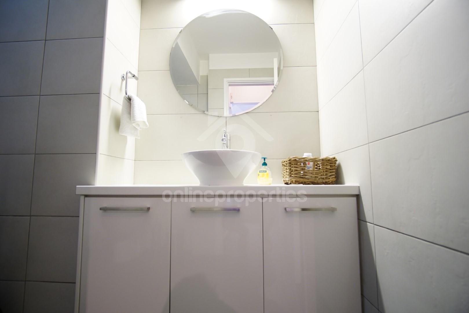 To change image, hover mouse over thumbnails below