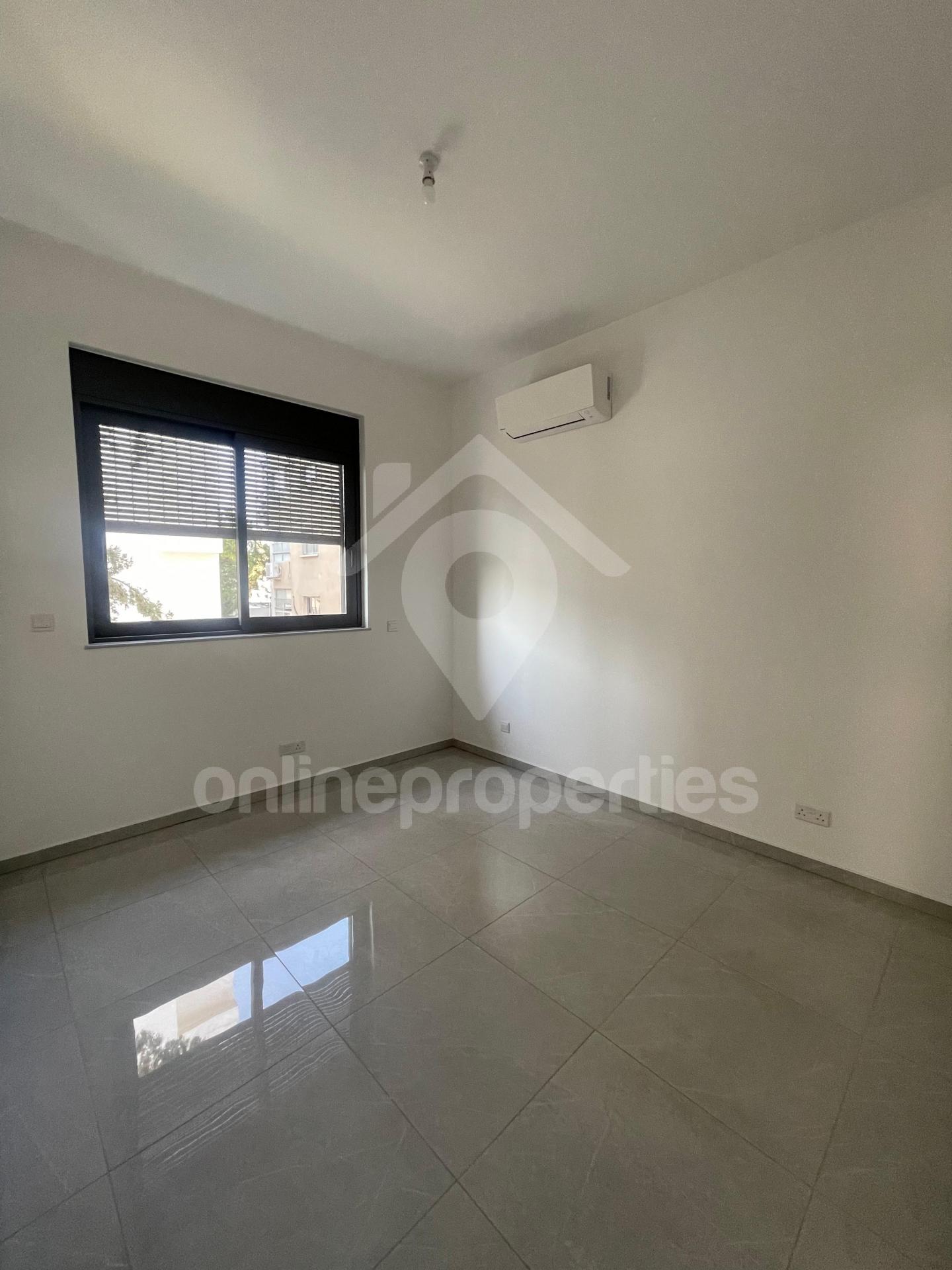 To change image, hover mouse over thumbnails below