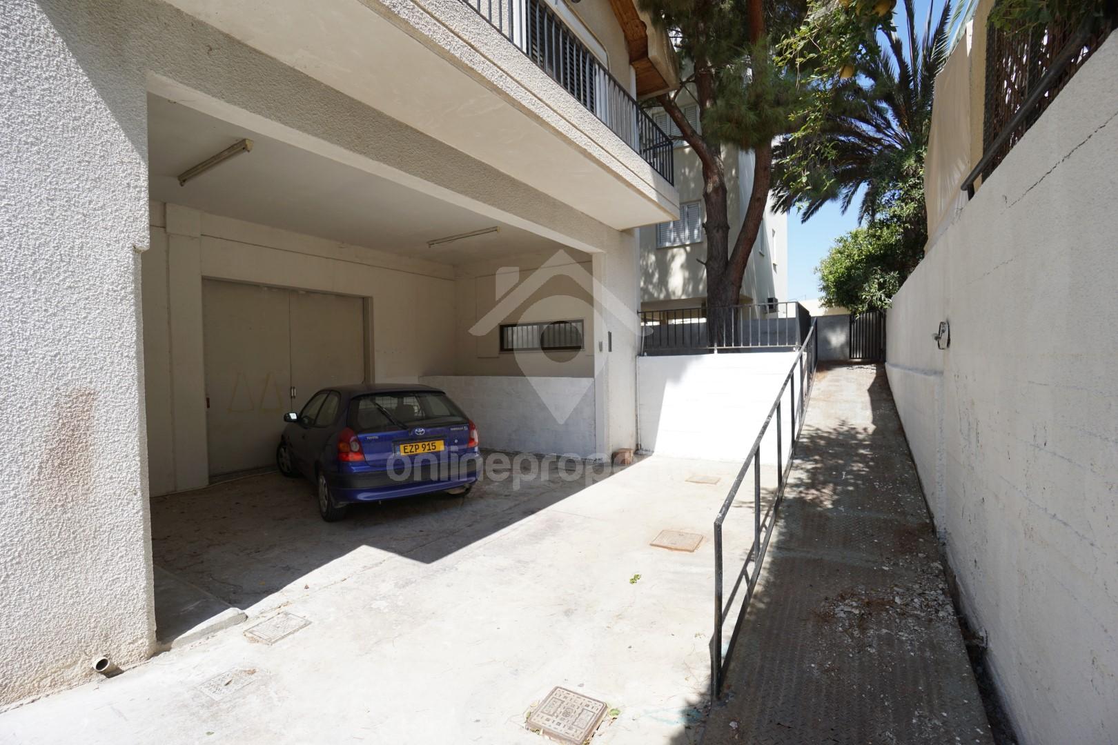 To change image, hover mouse over thumbnails below